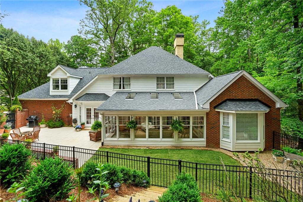 895 Waddington Court