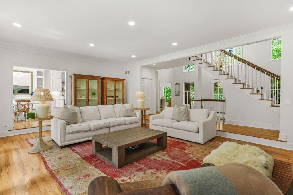895 Waddington Court