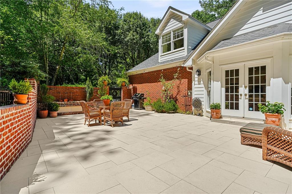 895 Waddington Court