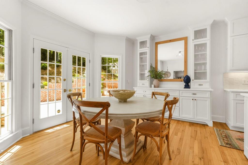 895 Waddington Court