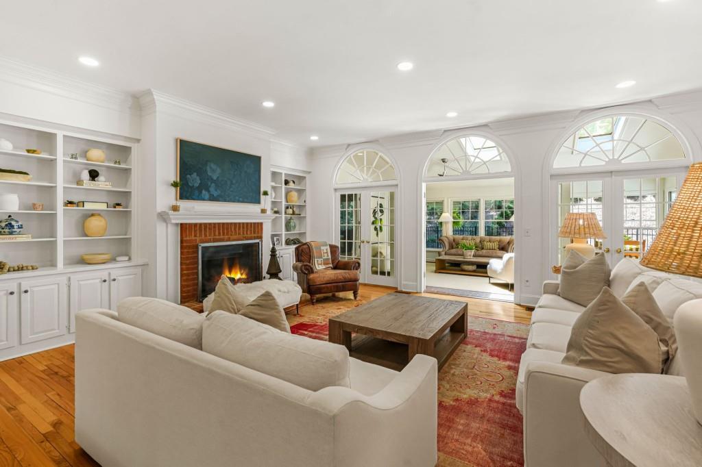 895 Waddington Court