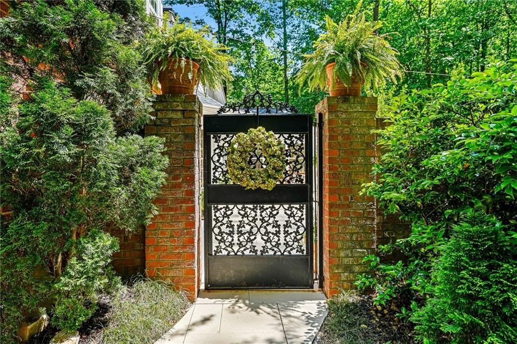 895 Waddington Court