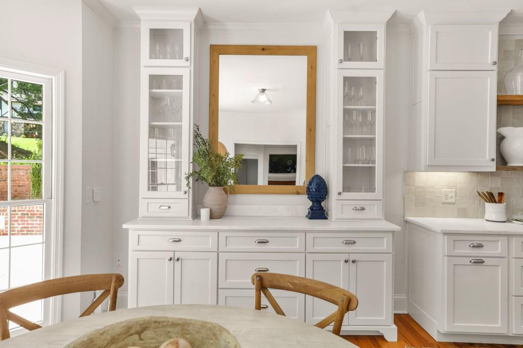 895 Waddington Court
