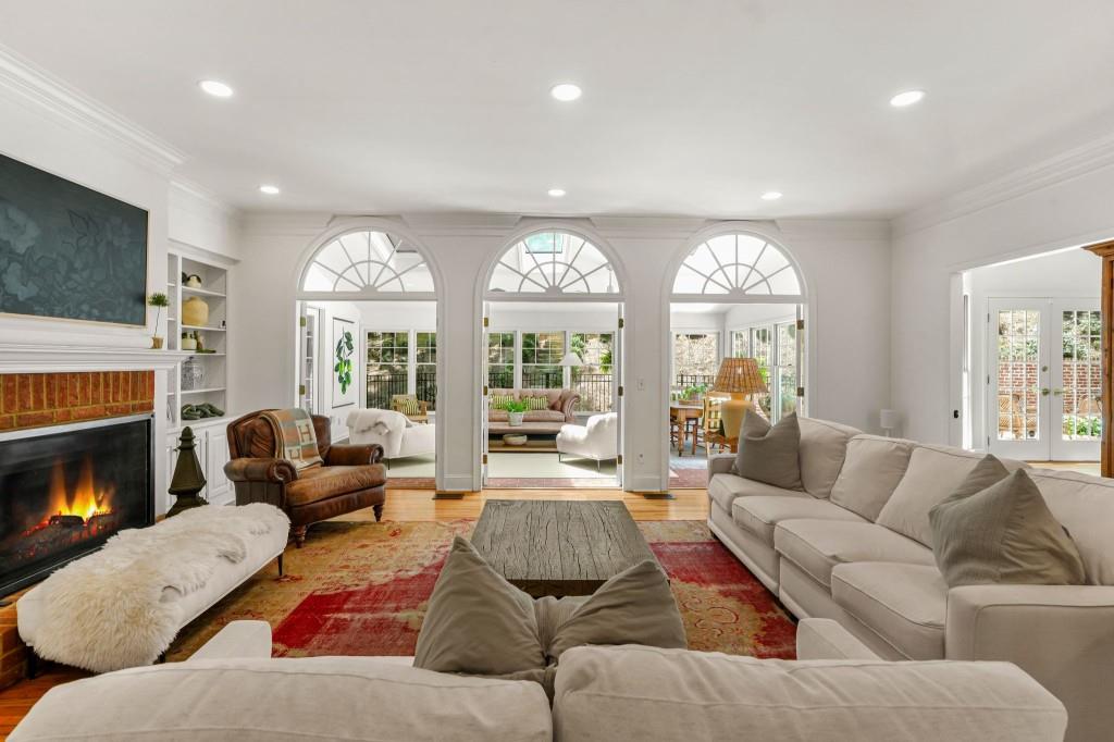 895 Waddington Court