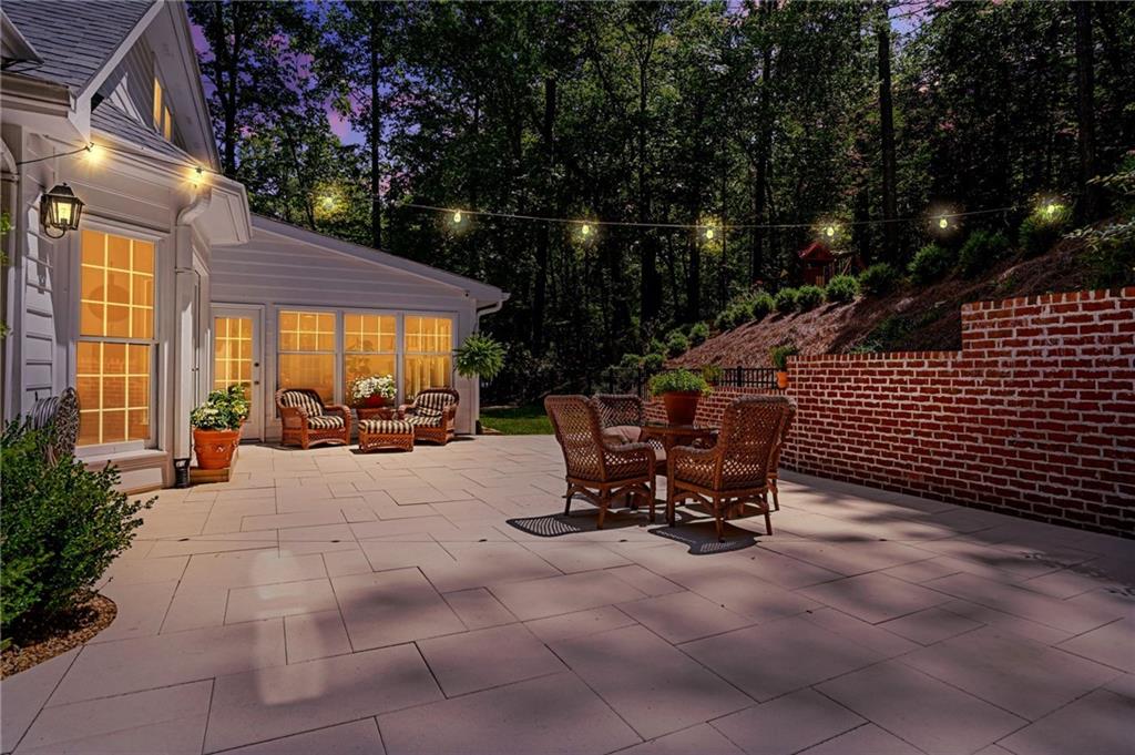 895 Waddington Court