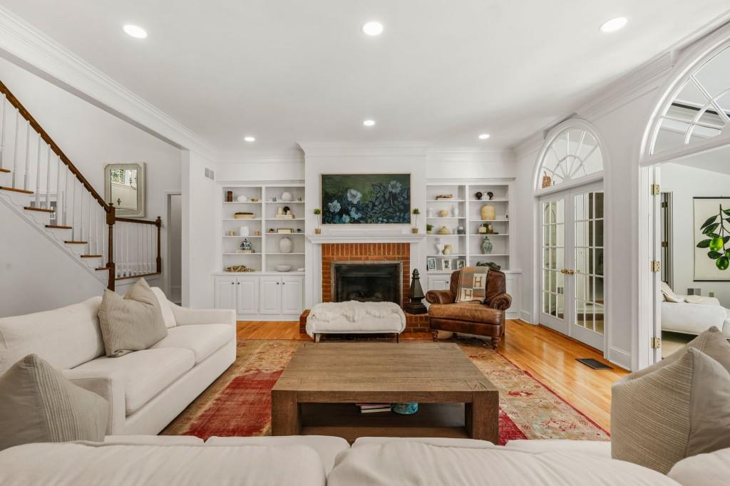 895 Waddington Court