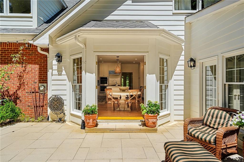 895 Waddington Court