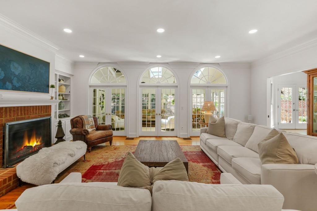 895 Waddington Court