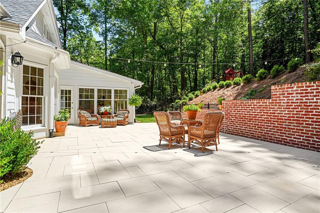 895 Waddington Court