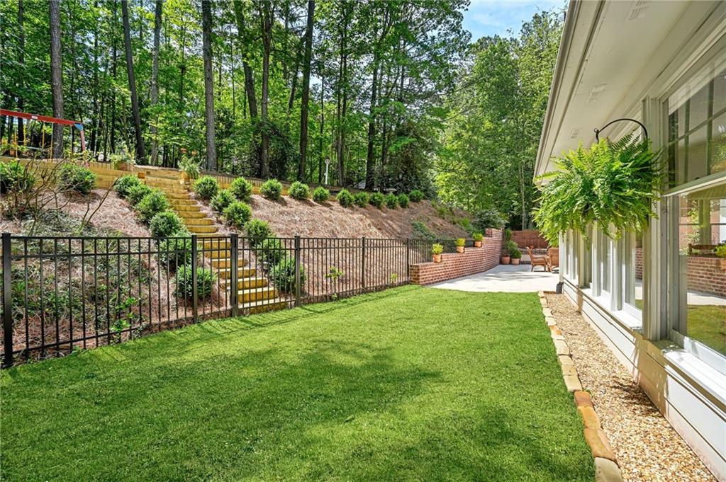 895 Waddington Court