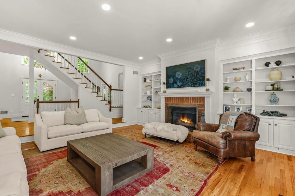 895 Waddington Court