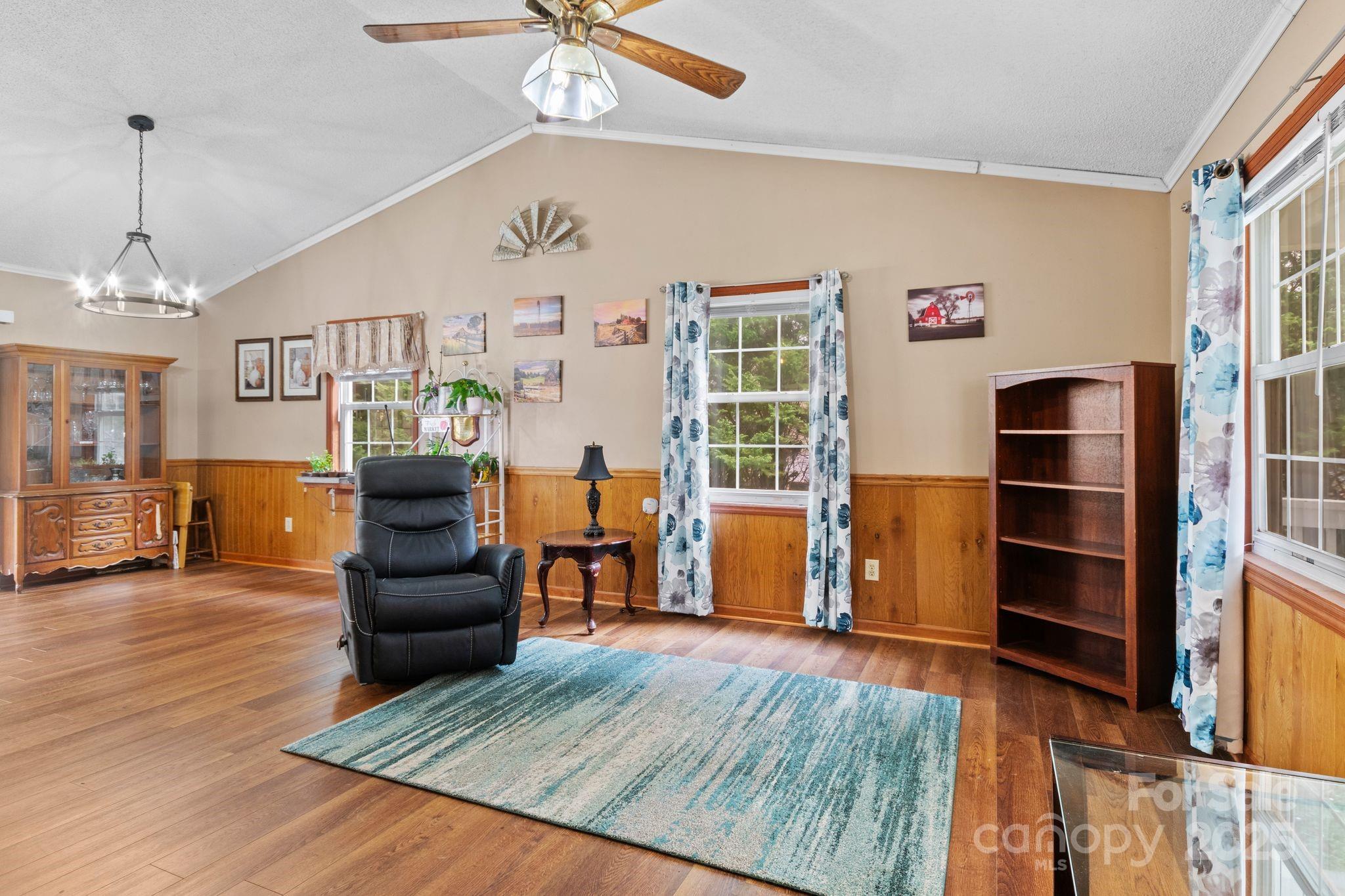 402 Willis Cove Road