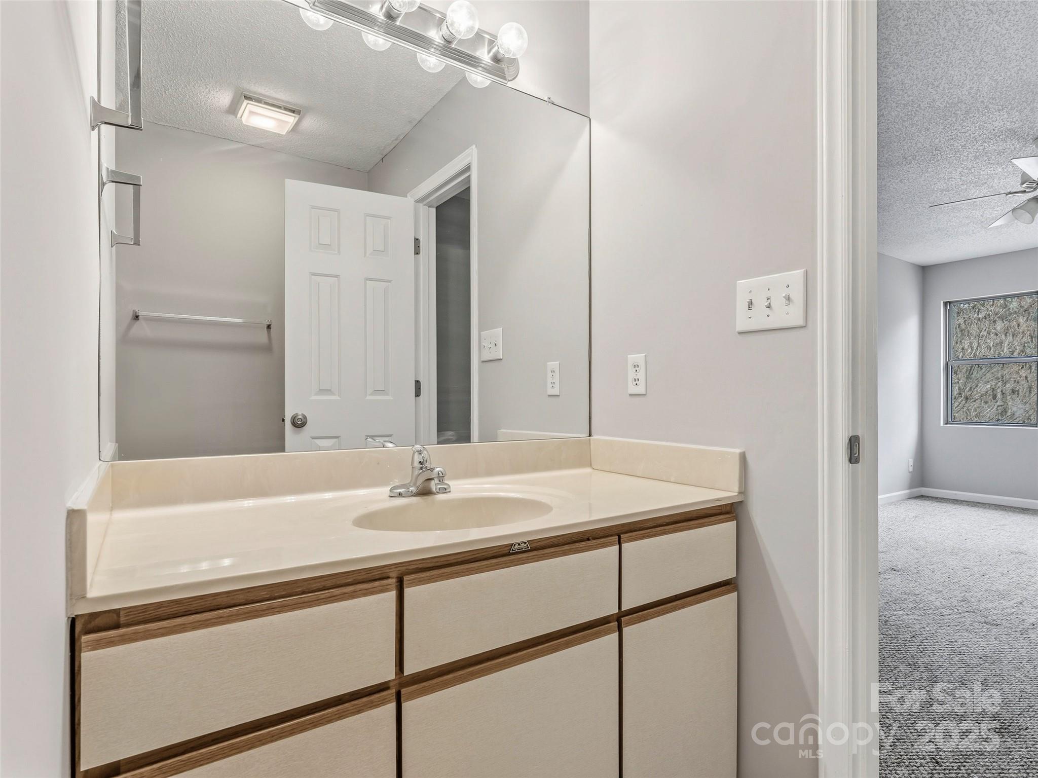 102 Abbey Circle