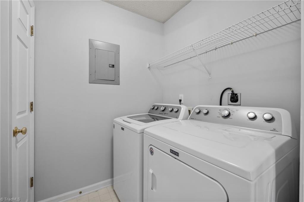 213 Ivy Glen Court, Winston-Salem