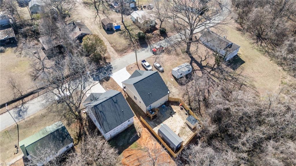 43 Robbins Circle