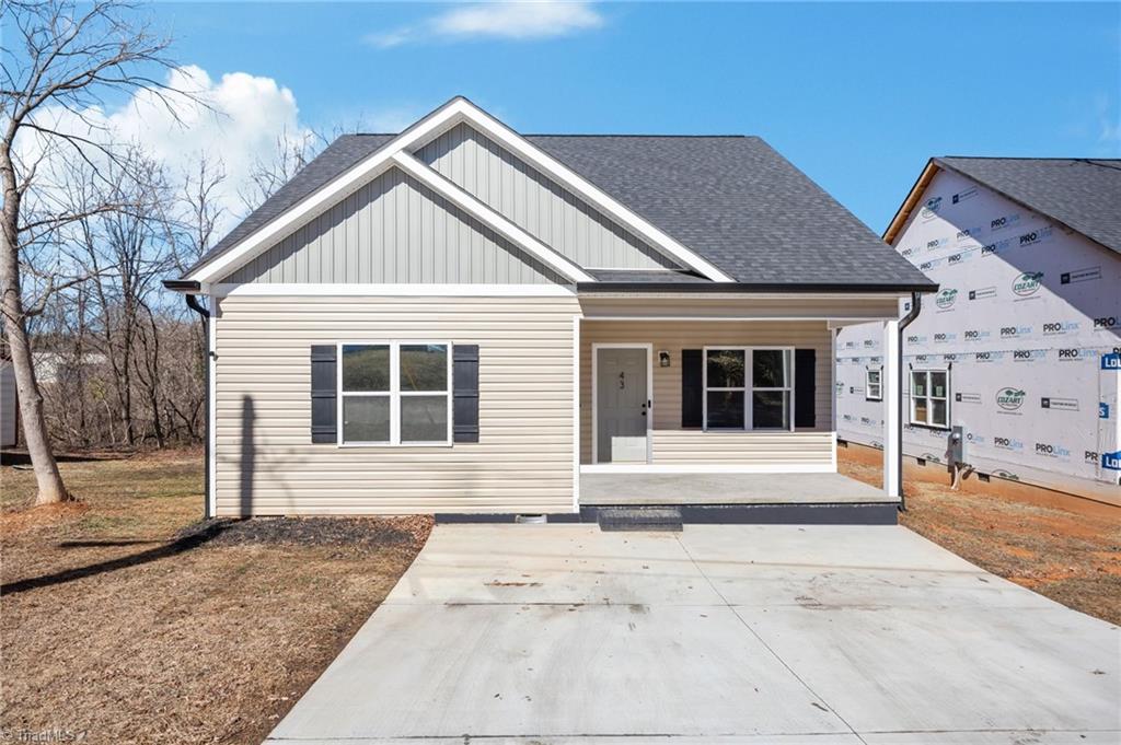 43 Robbins Circle