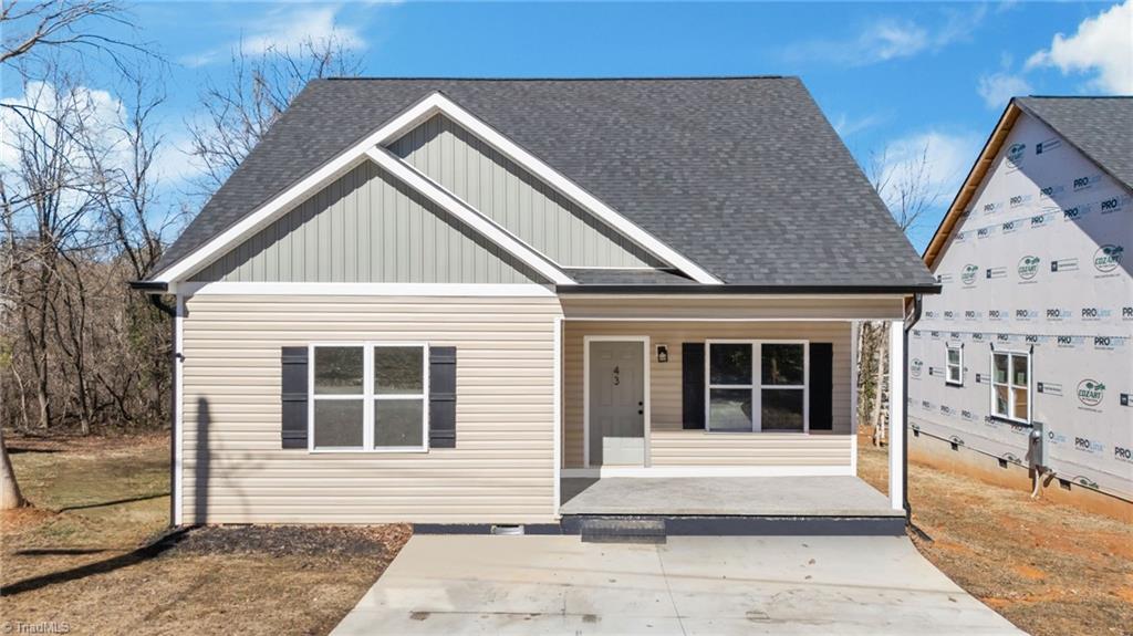 43 Robbins Circle