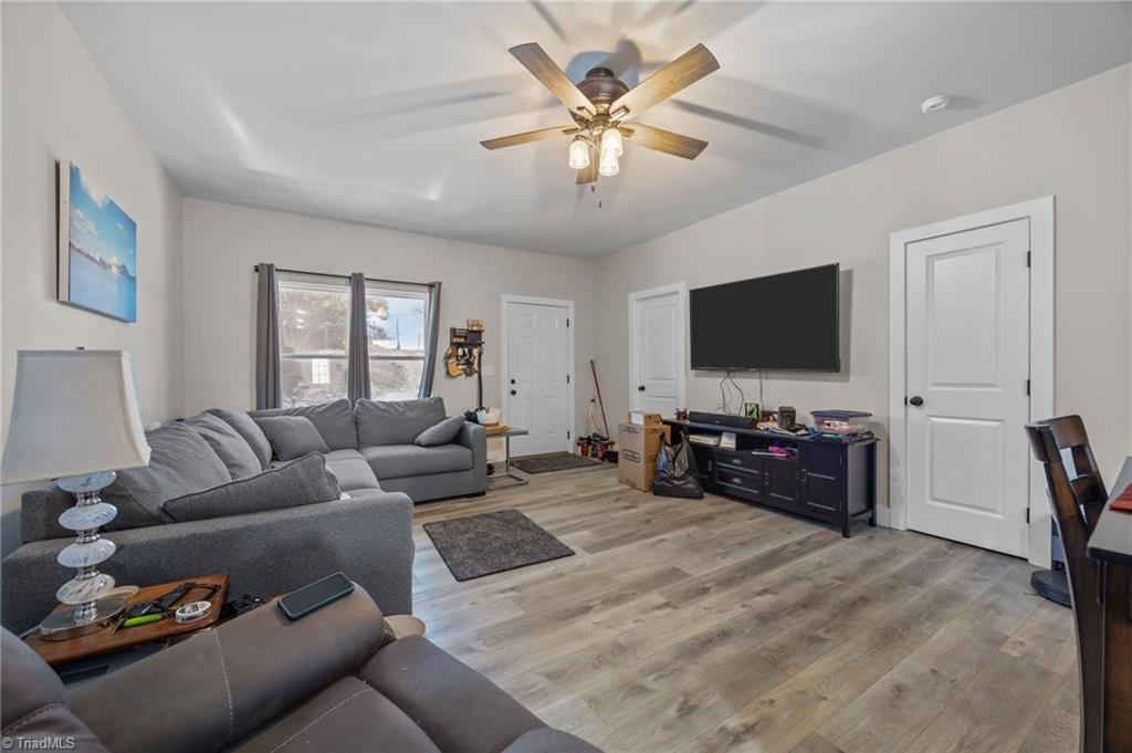 43 Robbins Circle