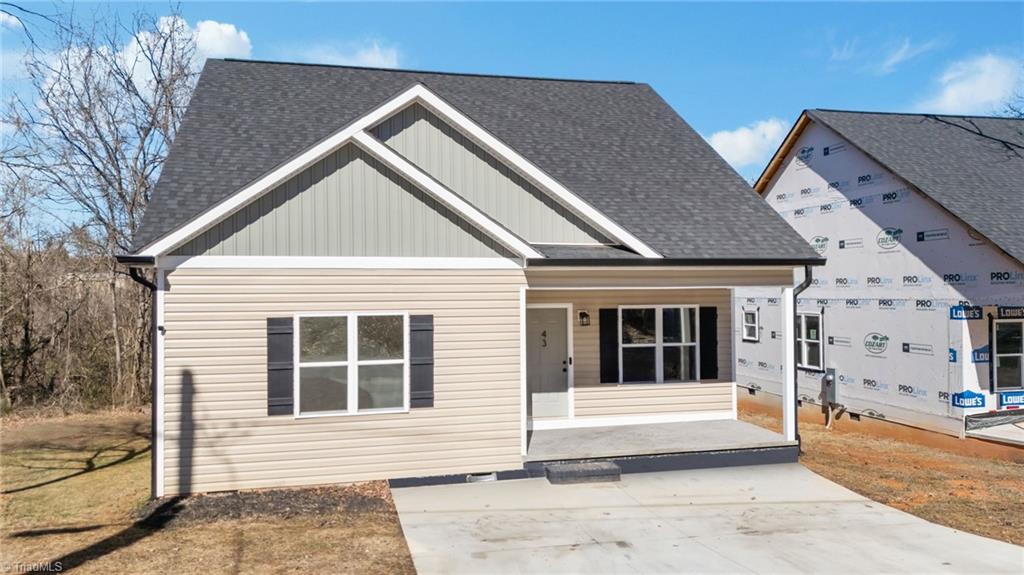 43 Robbins Circle