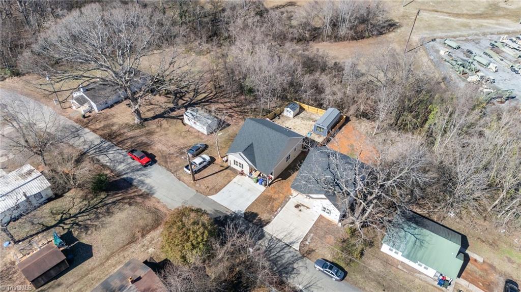 43 Robbins Circle