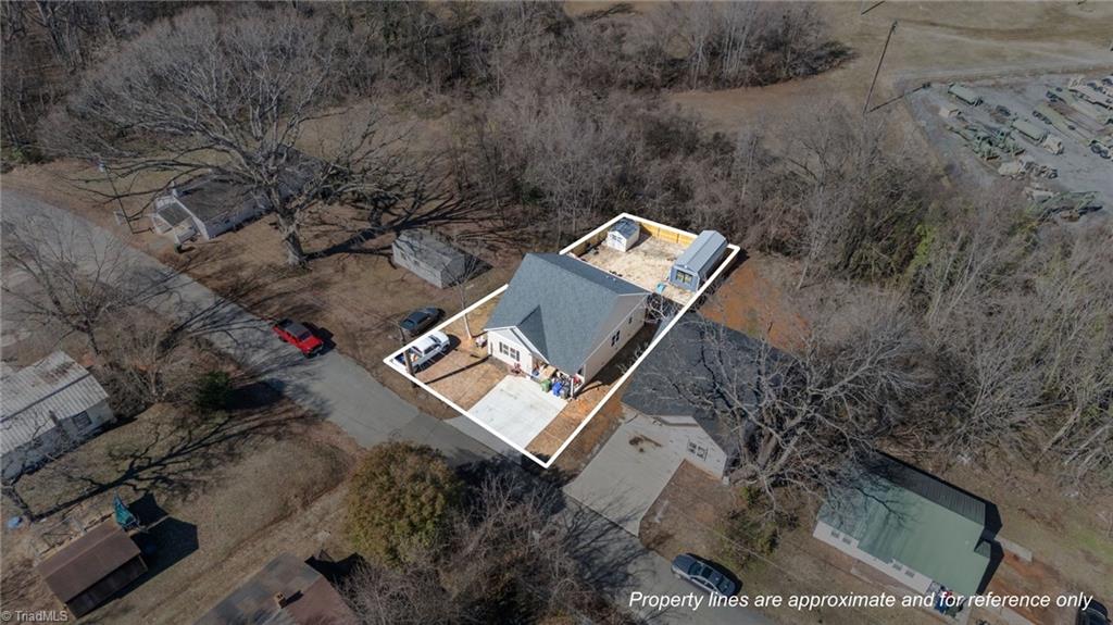 43 Robbins Circle