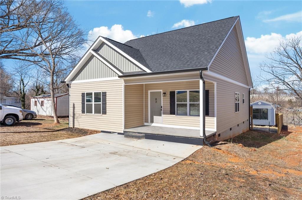 43 Robbins Circle