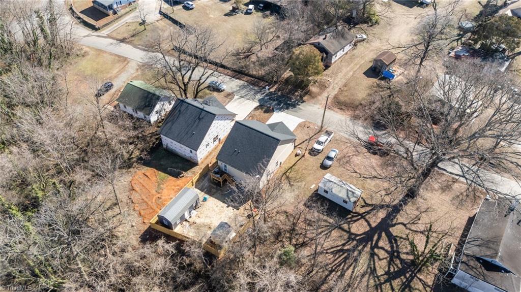 43 Robbins Circle
