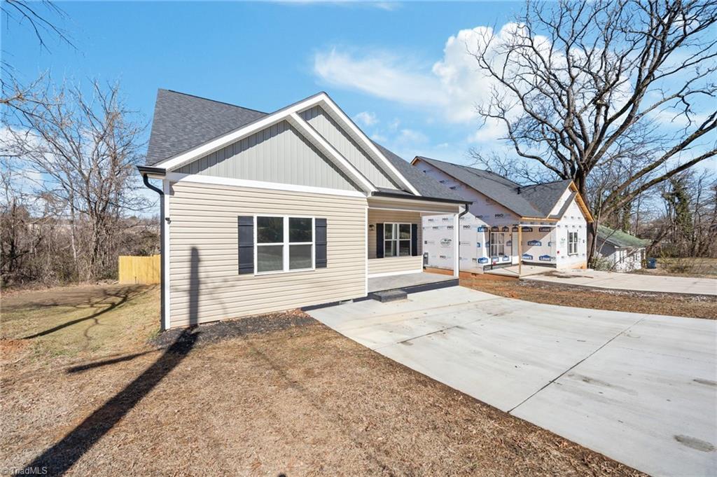 43 Robbins Circle
