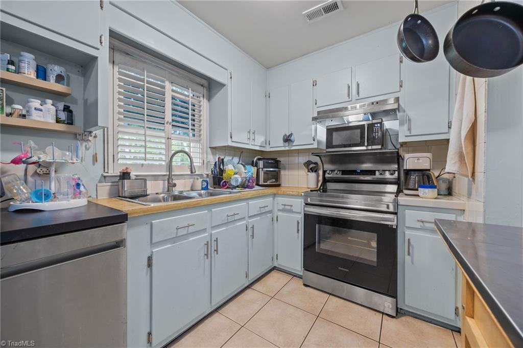 5124 Tall tree Drive, Winston-Salem