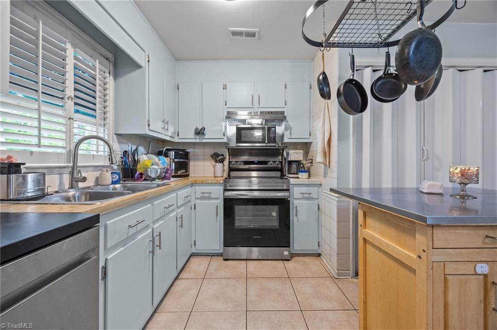 5124 Tall tree Drive, Winston-Salem