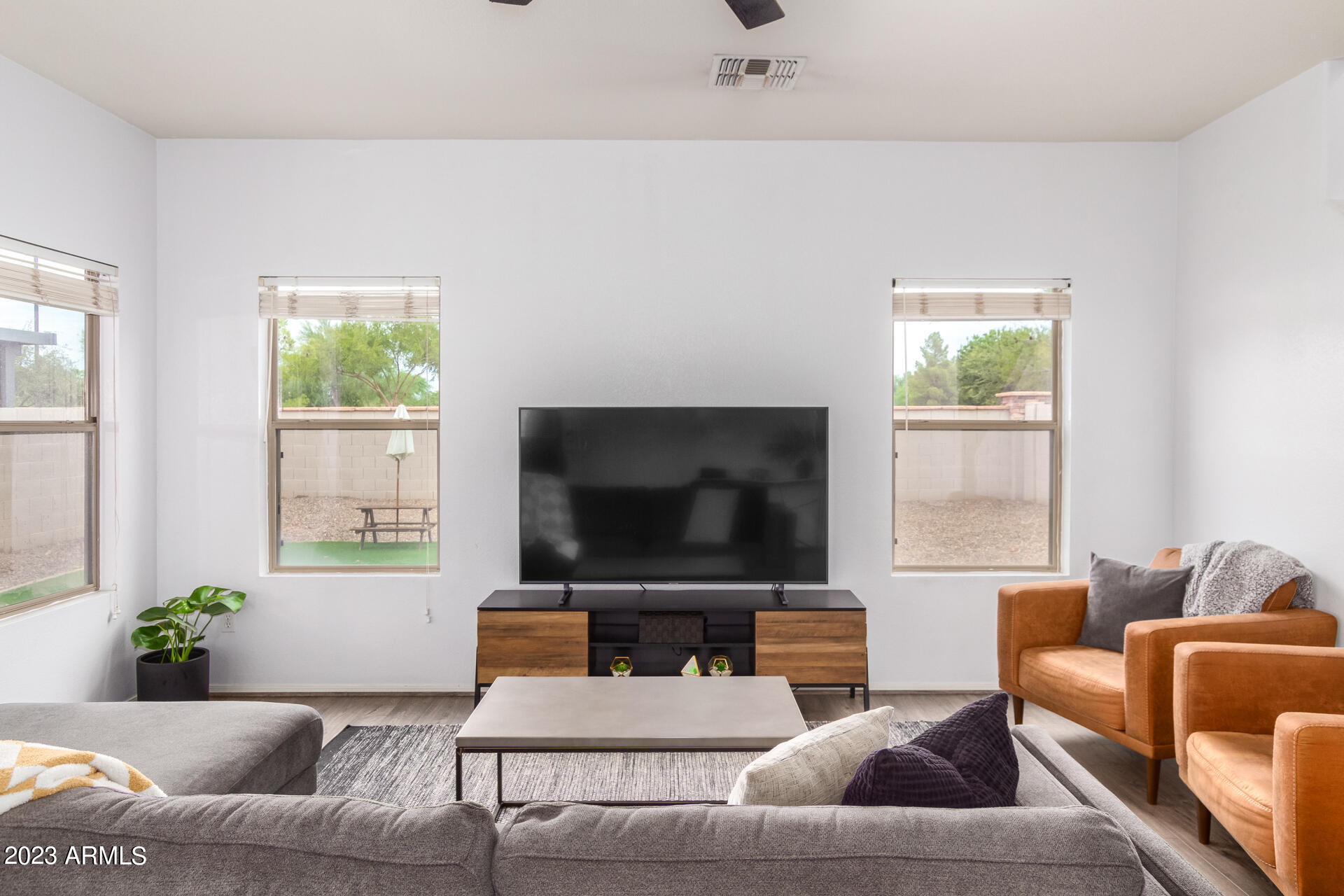 1248 E CLIFTON Avenue