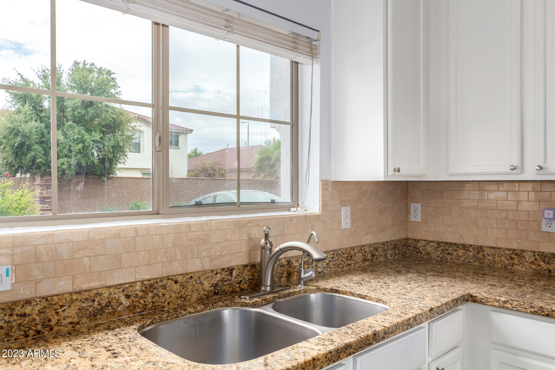 1248 E CLIFTON Avenue