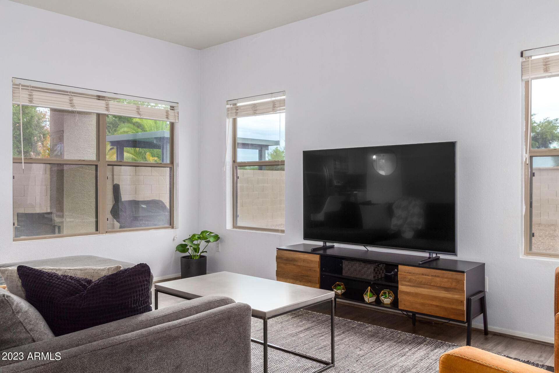 1248 E CLIFTON Avenue