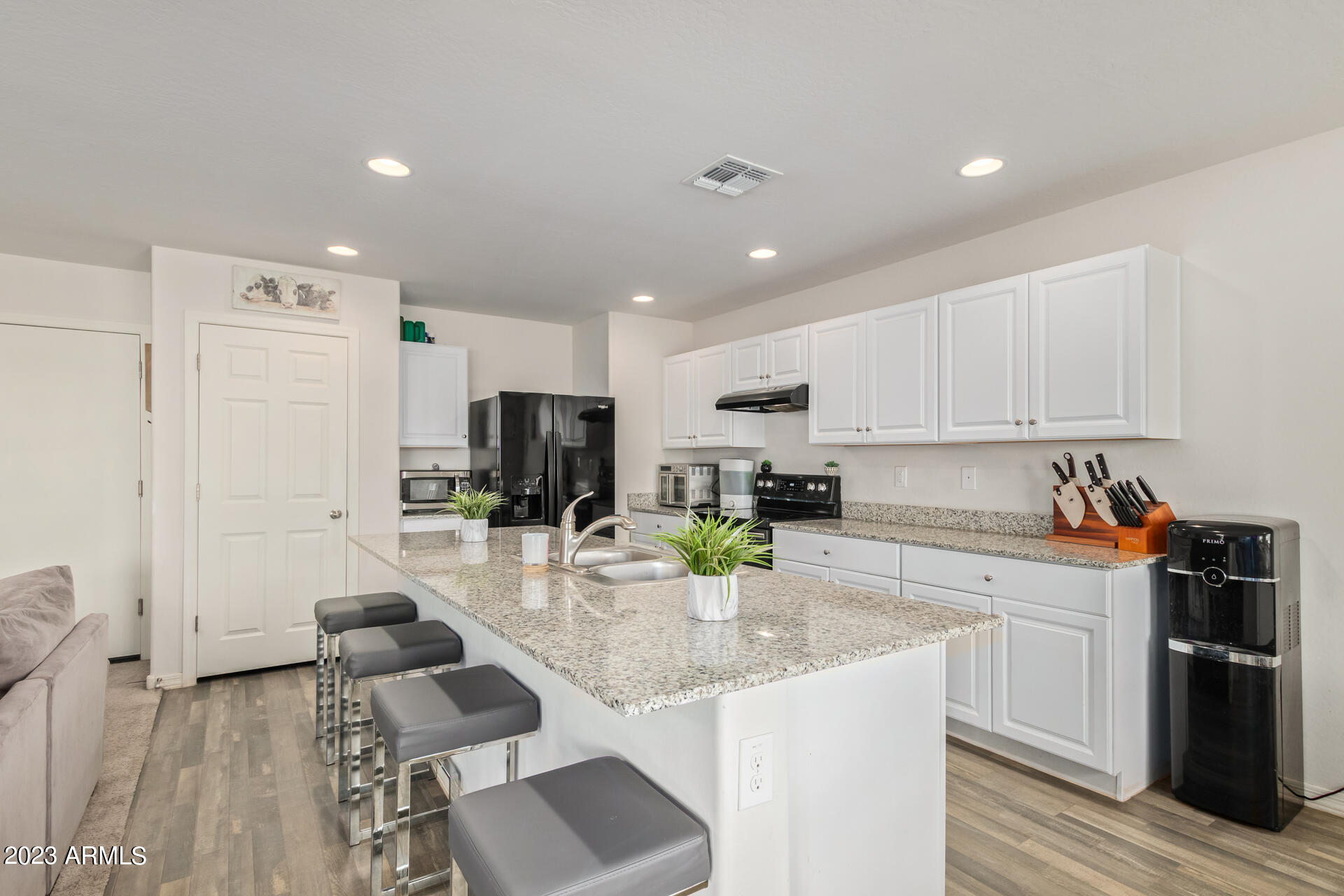 193 N MULBERRY Street