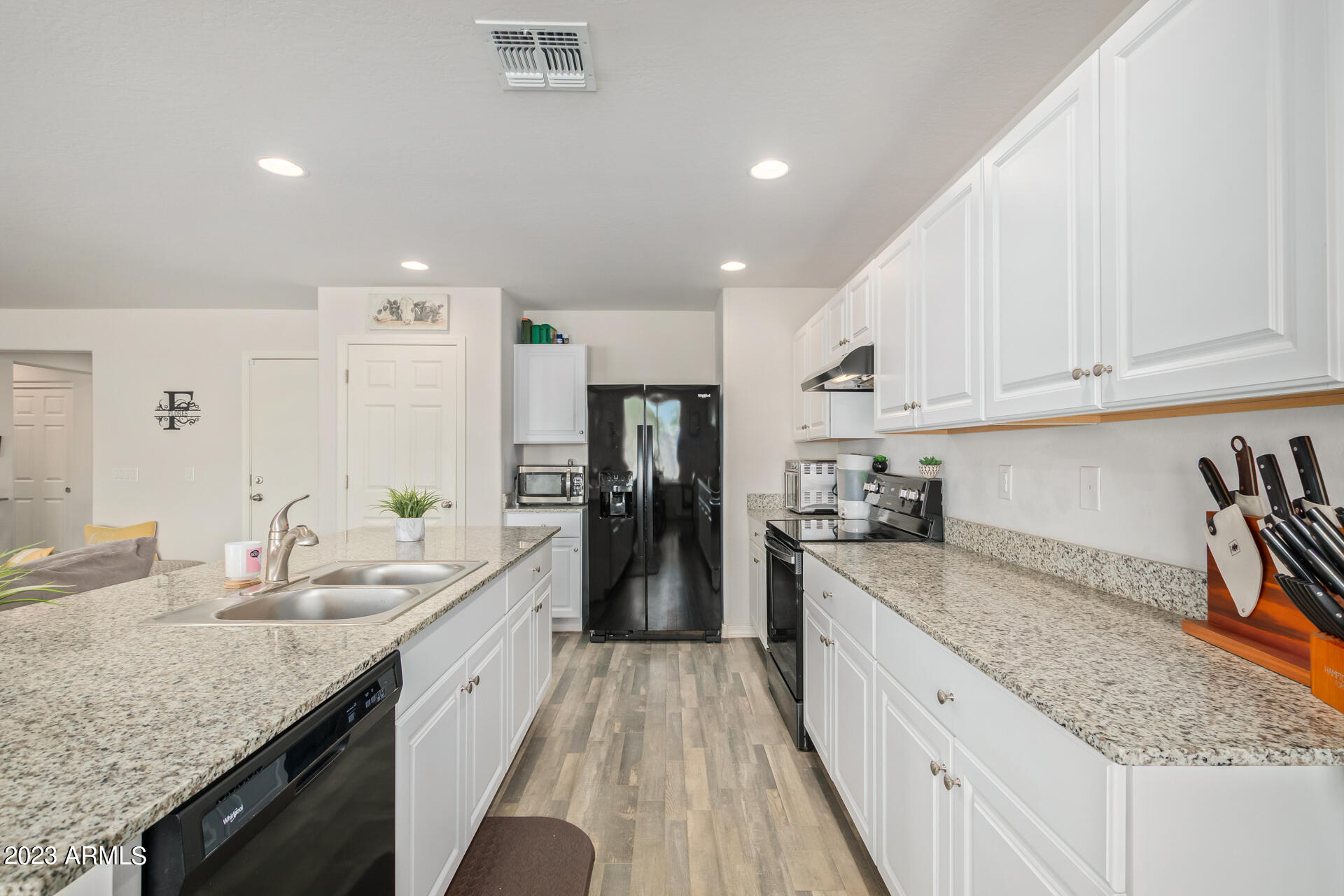 193 N MULBERRY Street