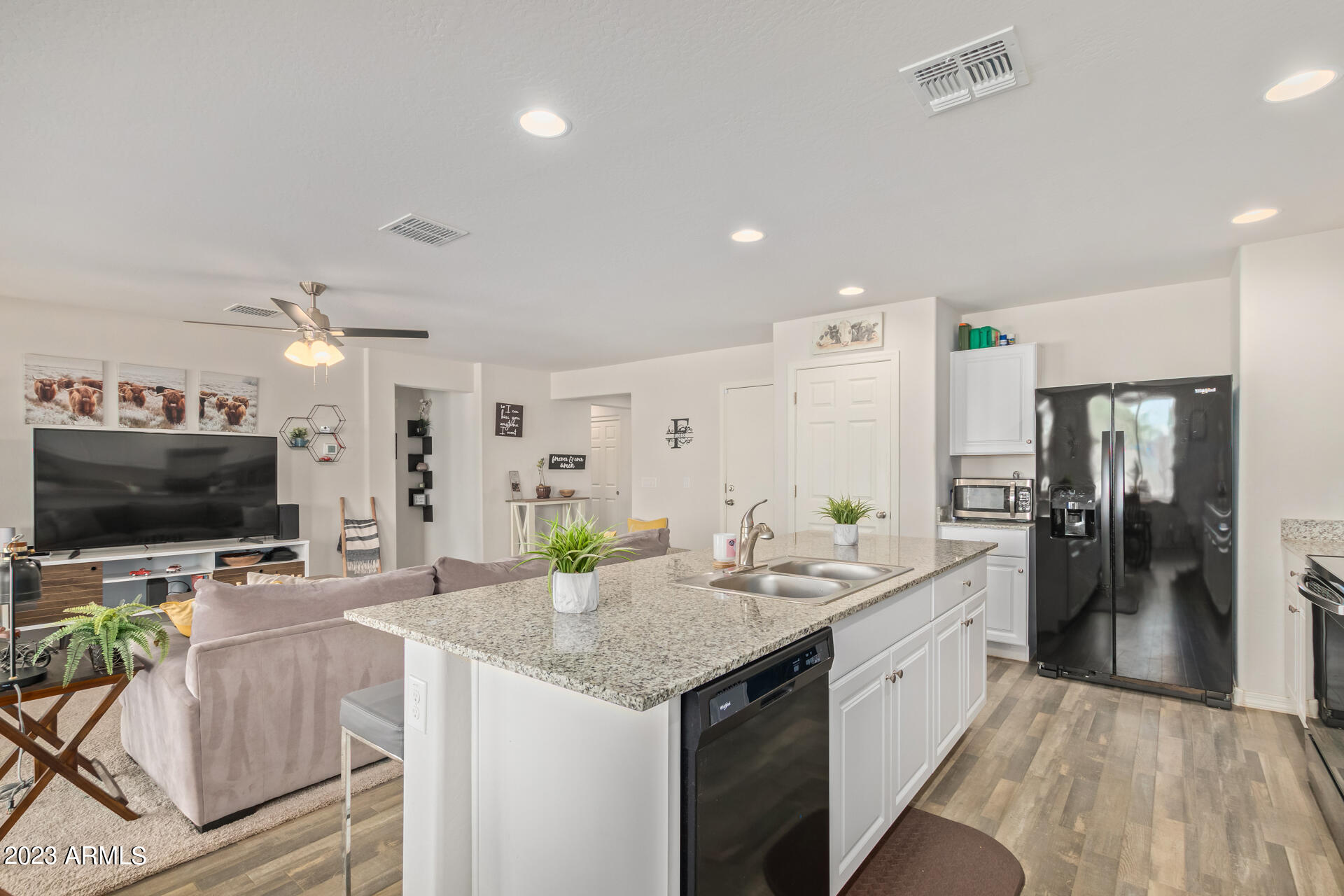 193 N MULBERRY Street