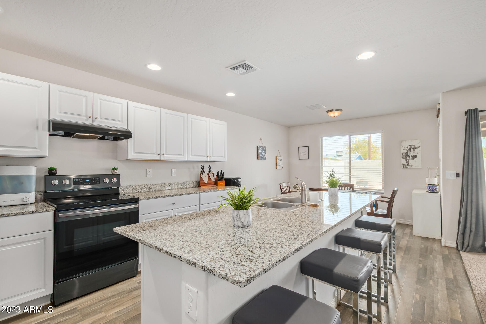 193 N MULBERRY Street