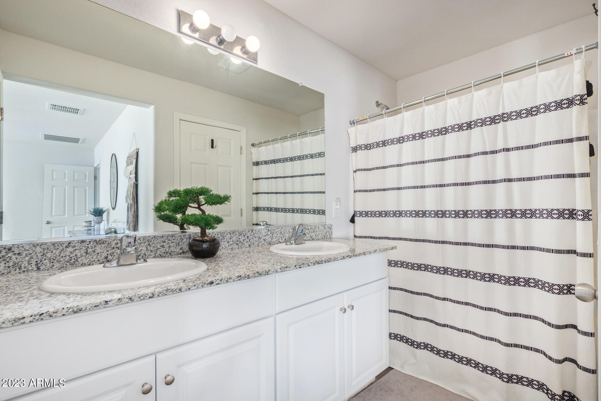 193 N MULBERRY Street