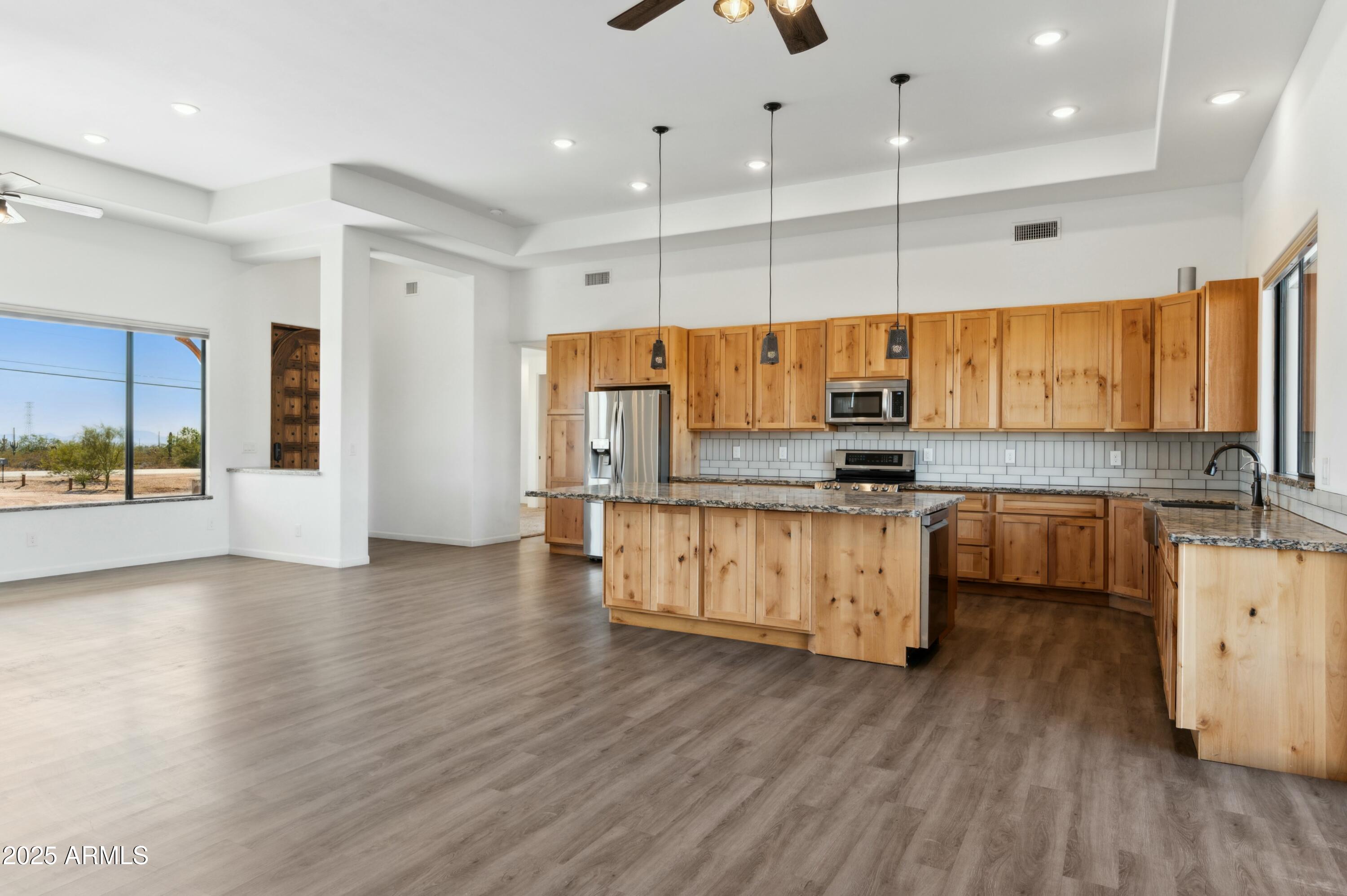 274 E MCKELLIPS Boulevard