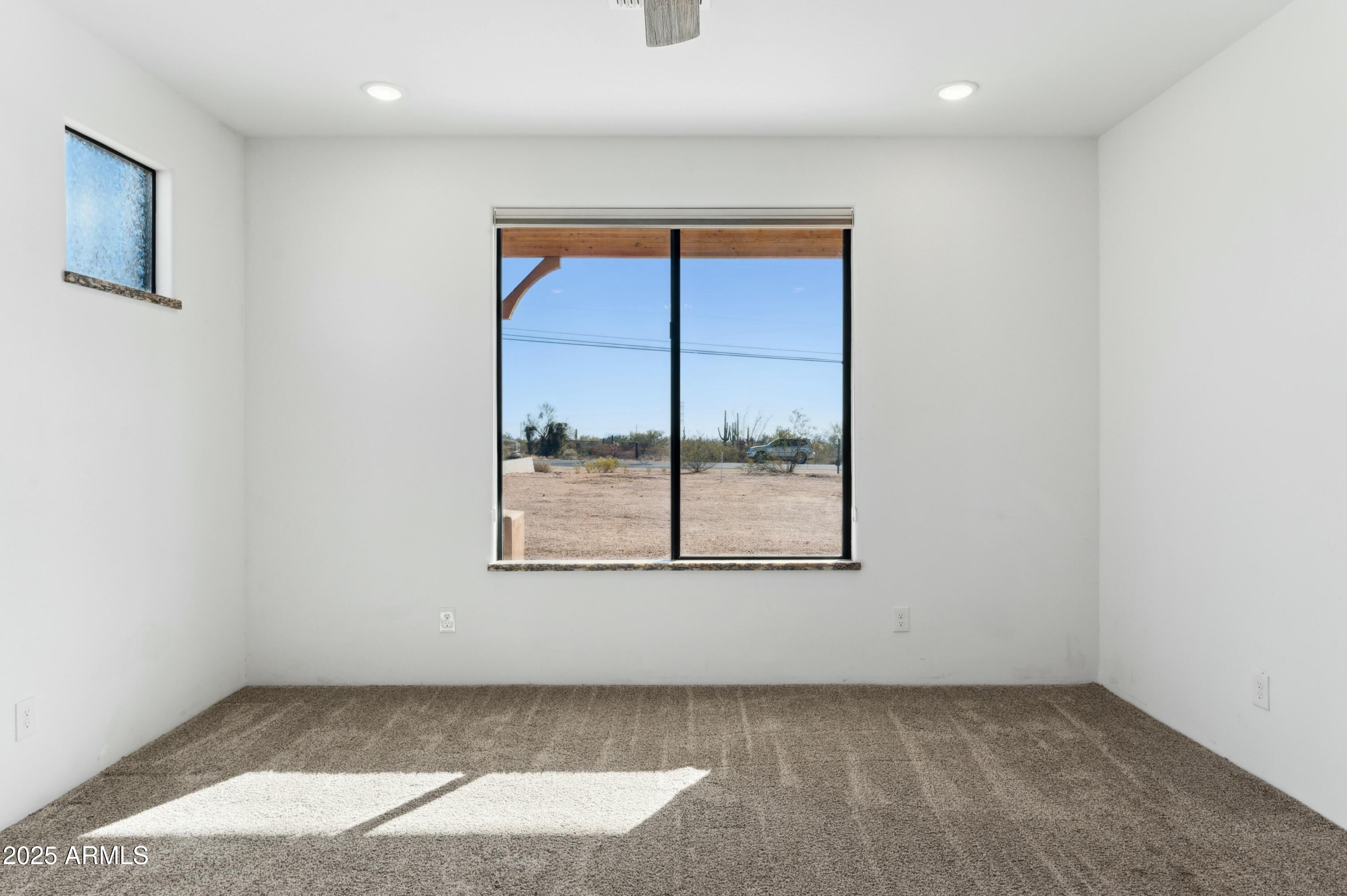 274 E MCKELLIPS Boulevard