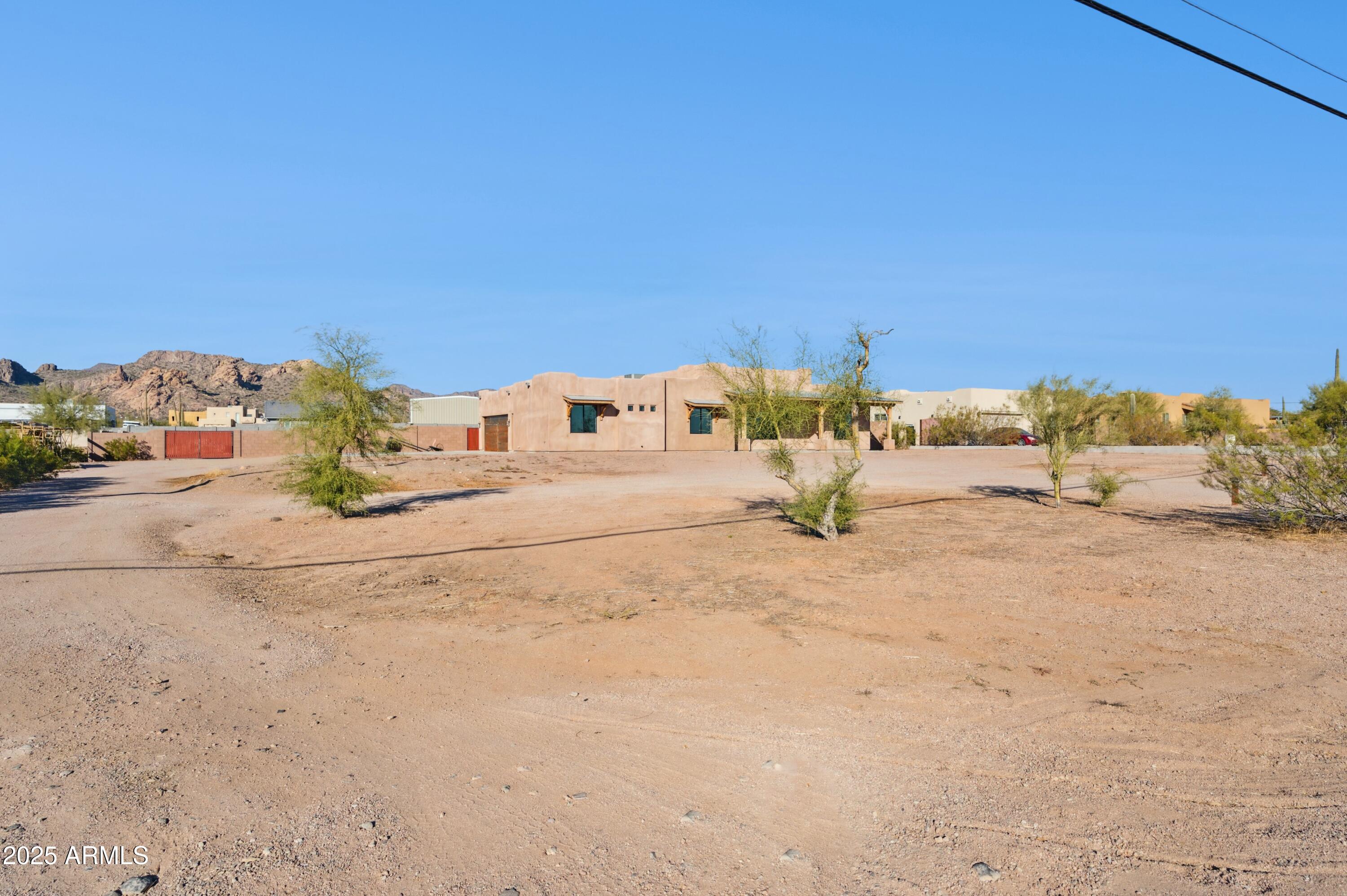 274 E MCKELLIPS Boulevard