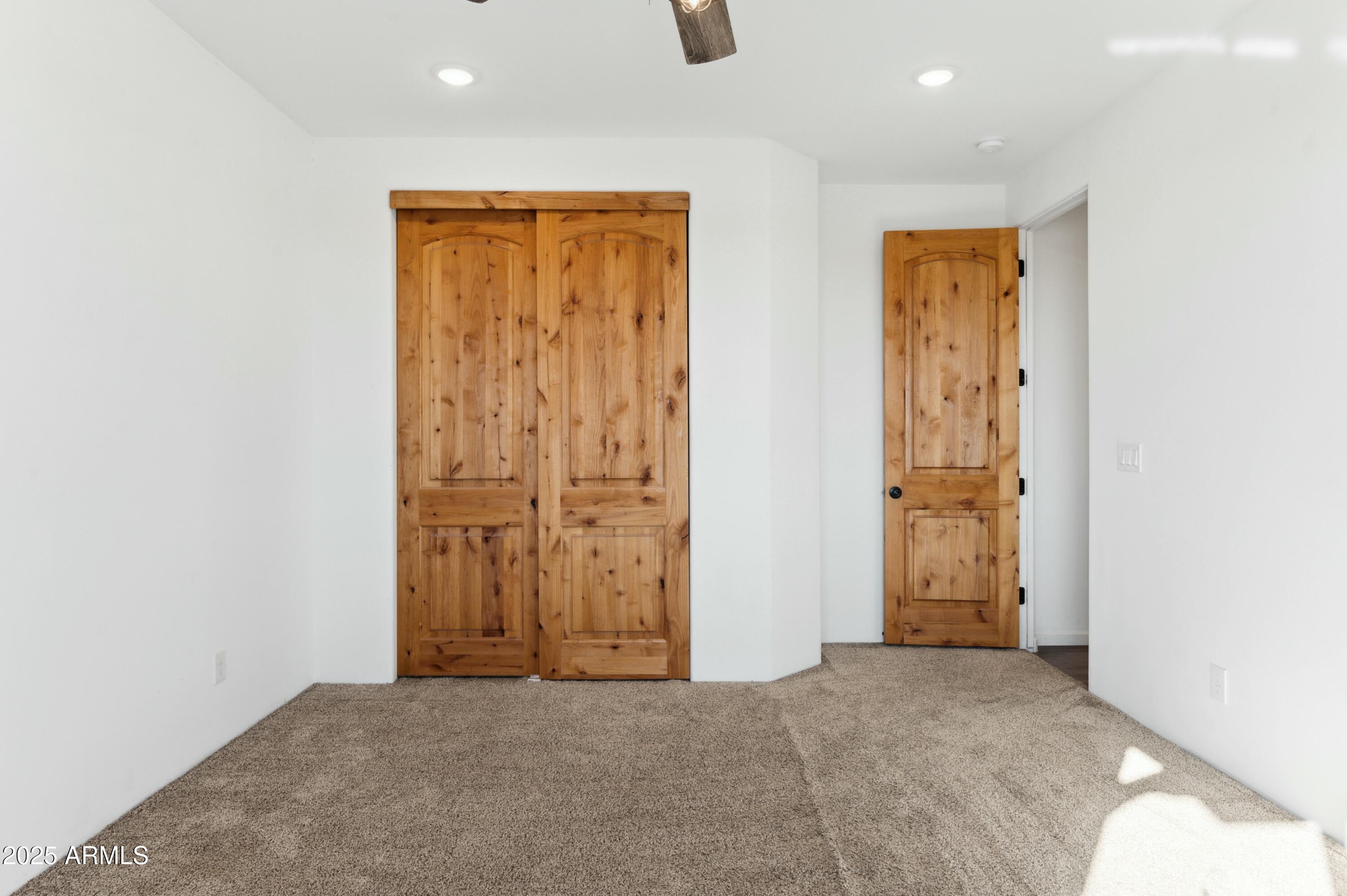 274 E MCKELLIPS Boulevard