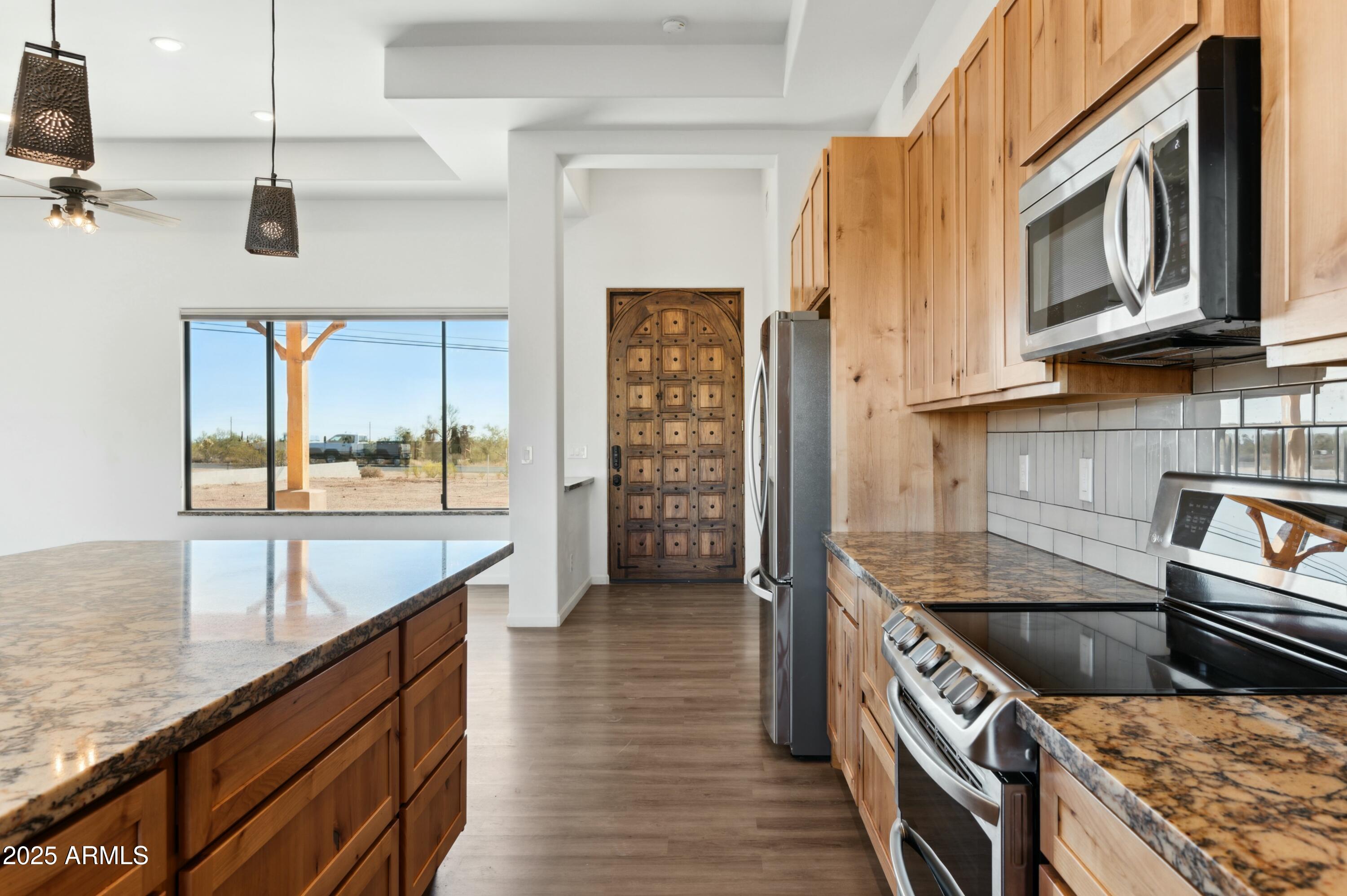 274 E MCKELLIPS Boulevard