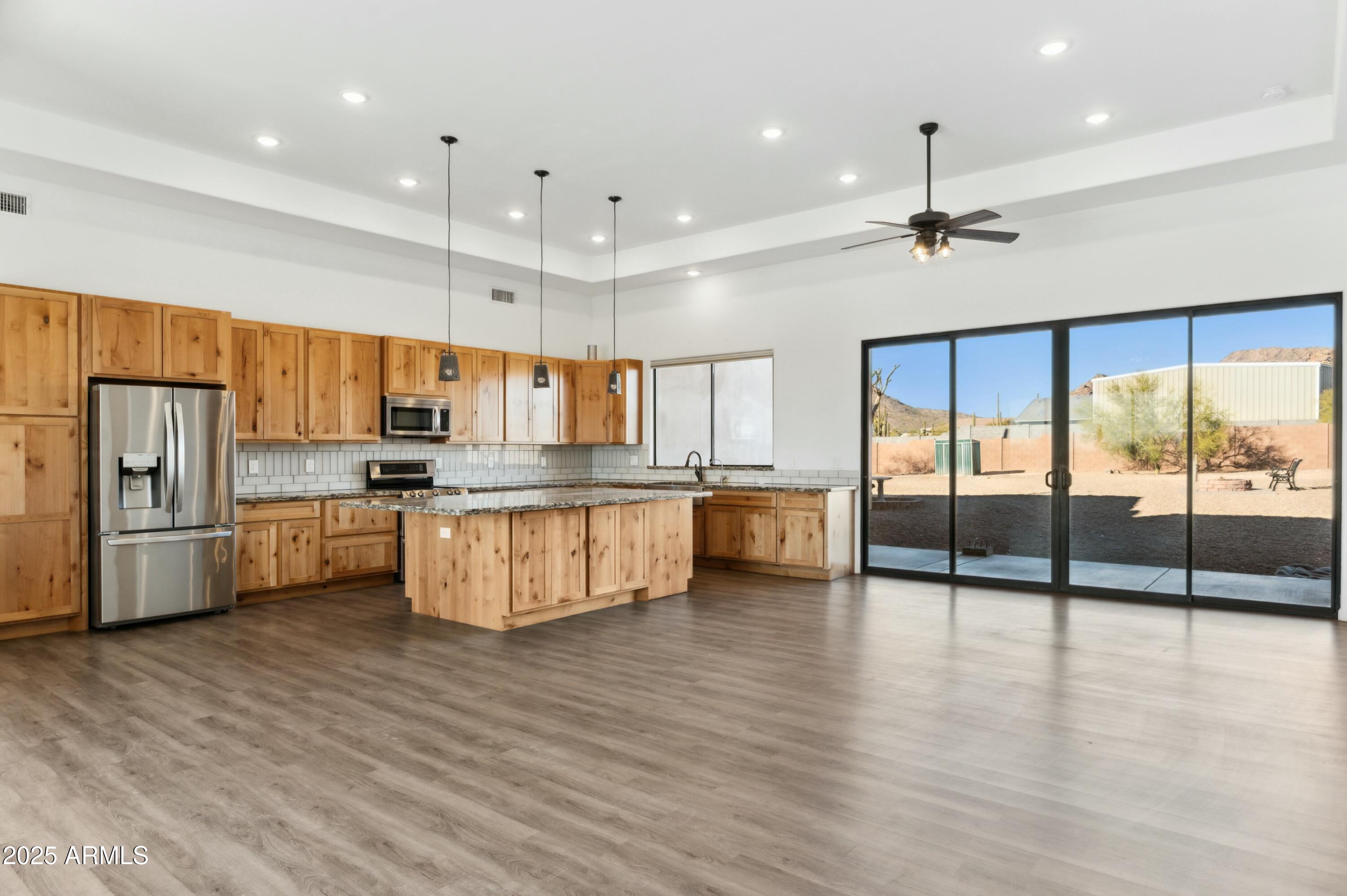 274 E MCKELLIPS Boulevard