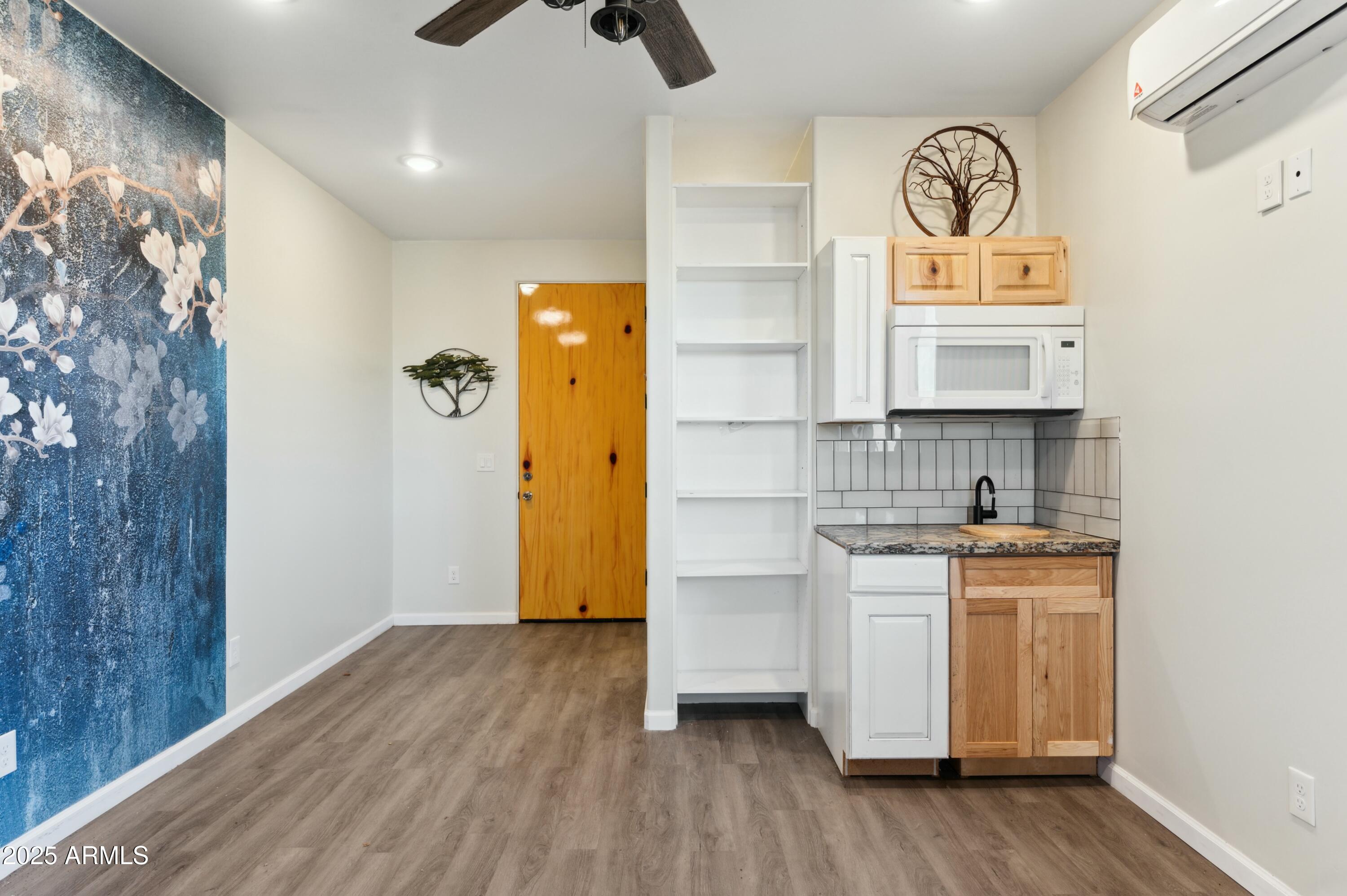 274 E MCKELLIPS Boulevard