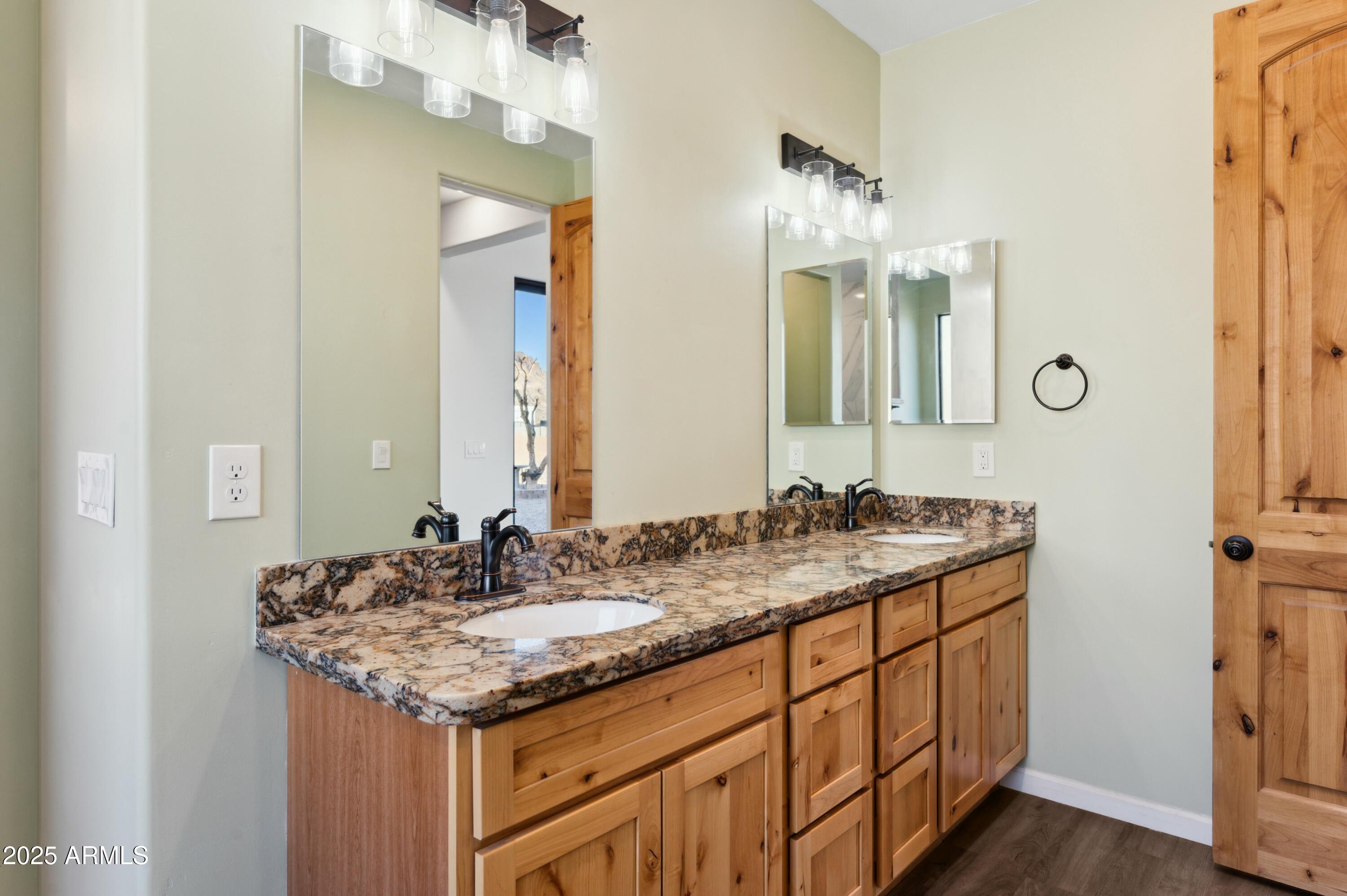 274 E MCKELLIPS Boulevard