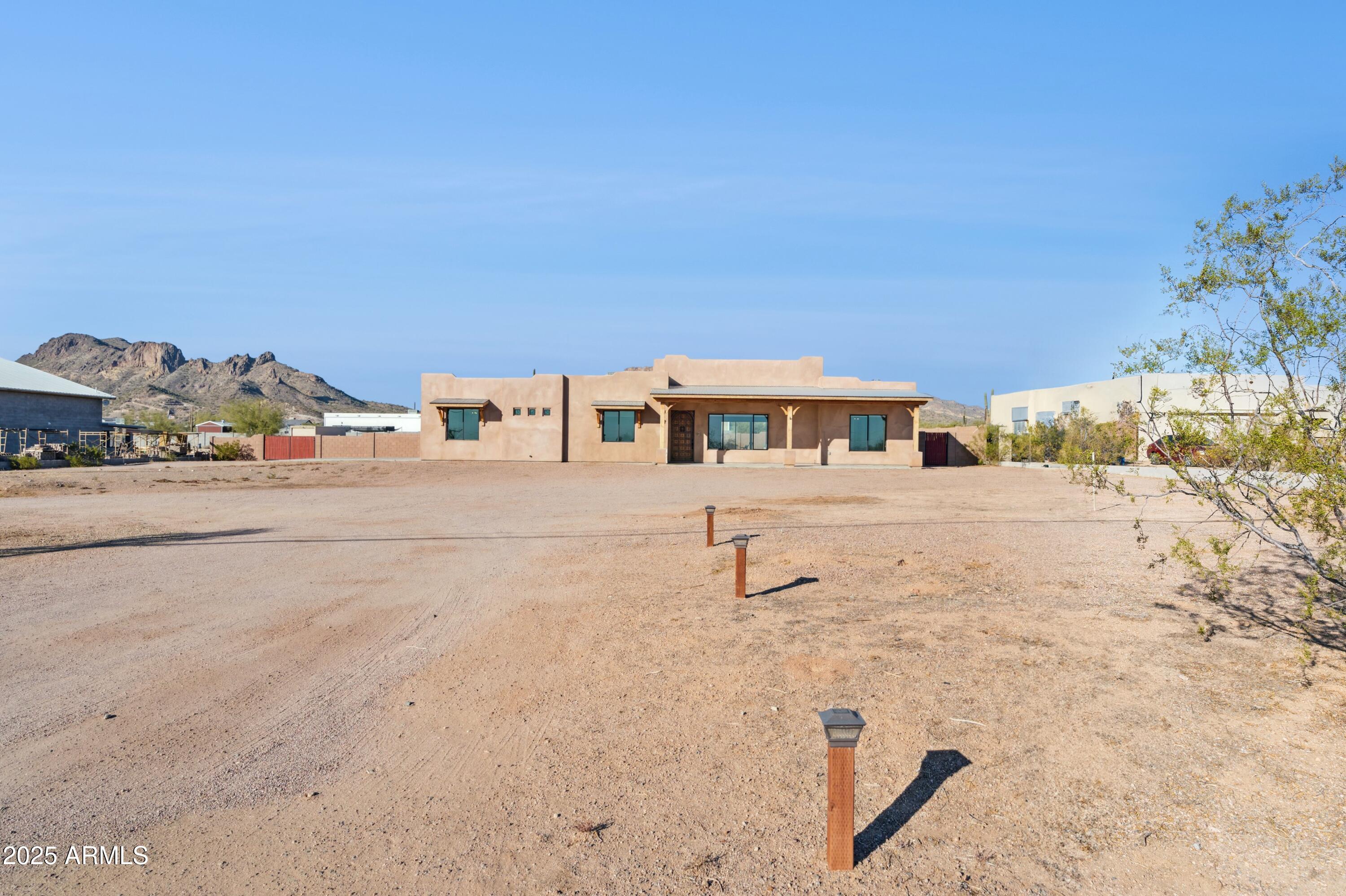 274 E MCKELLIPS Boulevard