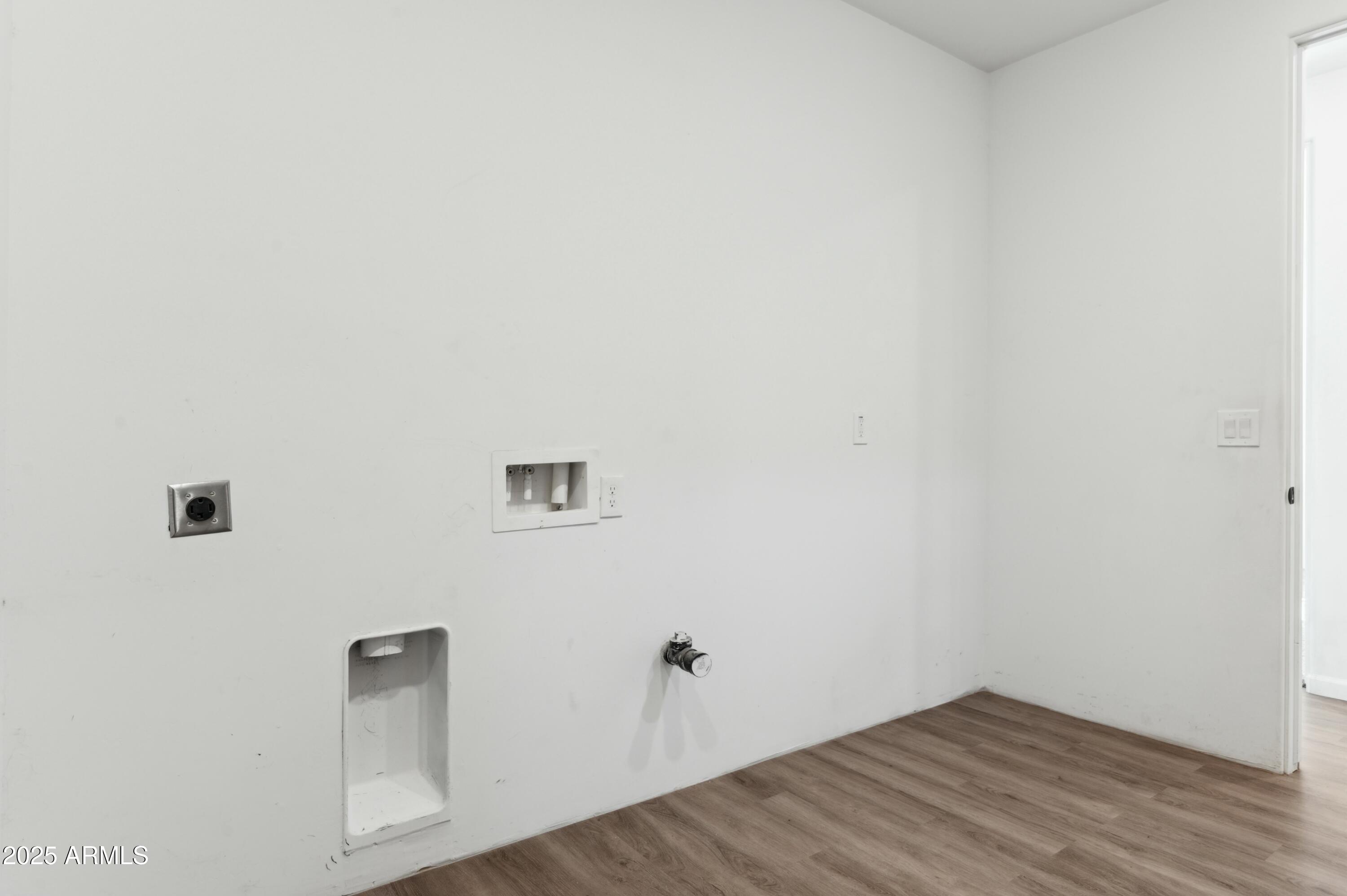 274 E MCKELLIPS Boulevard