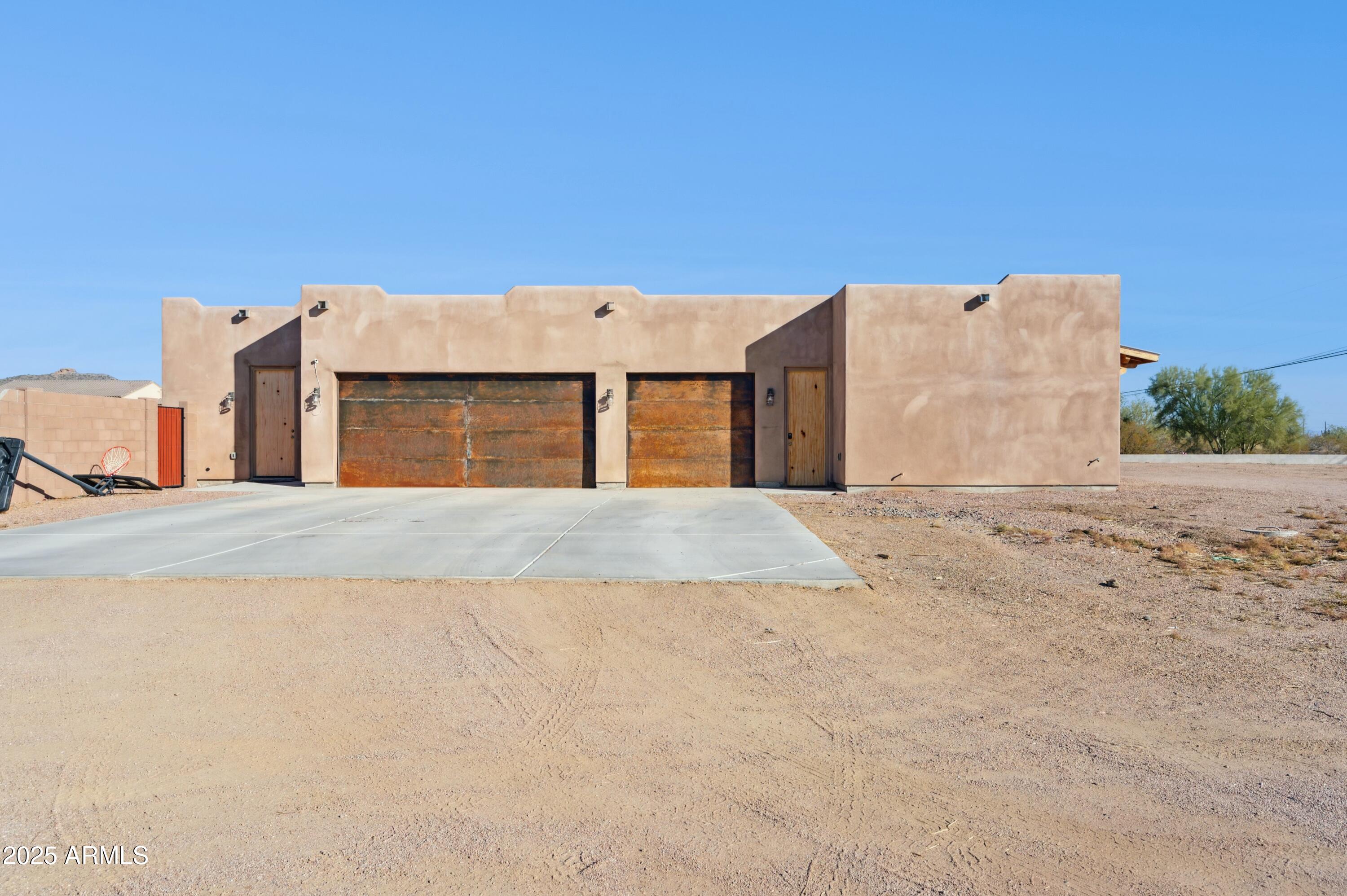 274 E MCKELLIPS Boulevard