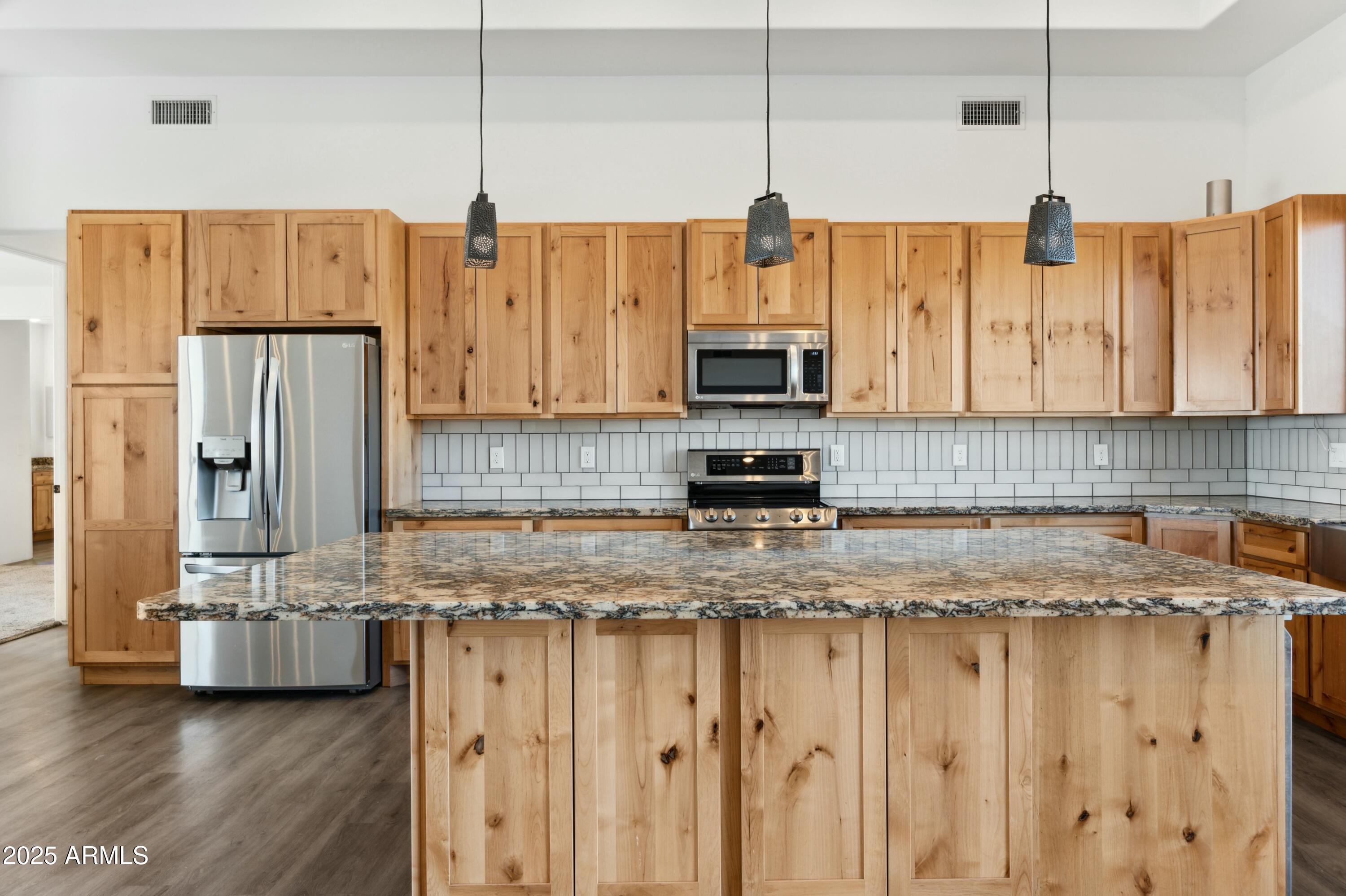 274 E MCKELLIPS Boulevard